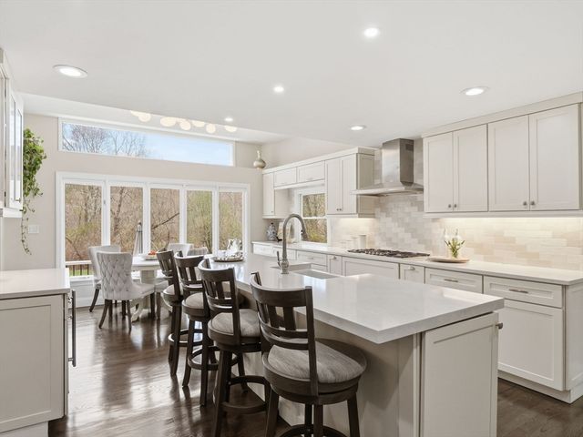 109 Gould Rd, Andover, MA 01810
