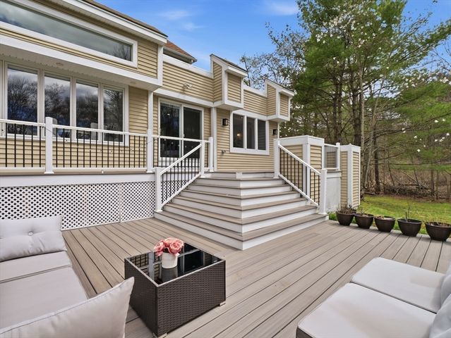 109 Gould Rd, Andover, MA 01810