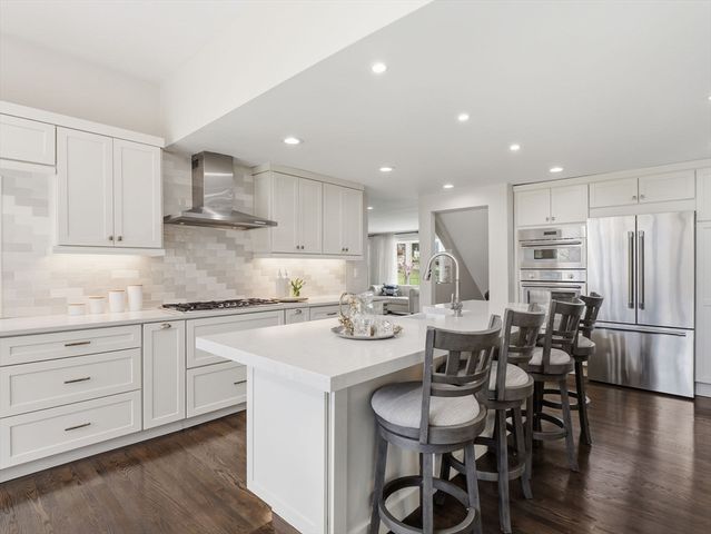 109 Gould Rd, Andover, MA 01810