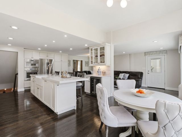 109 Gould Rd, Andover, MA 01810
