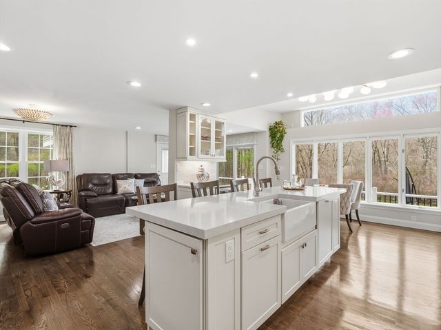 109 Gould Rd, Andover, MA 01810