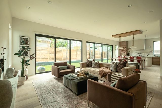 1003 Juanita ST, Austin, TX 78704