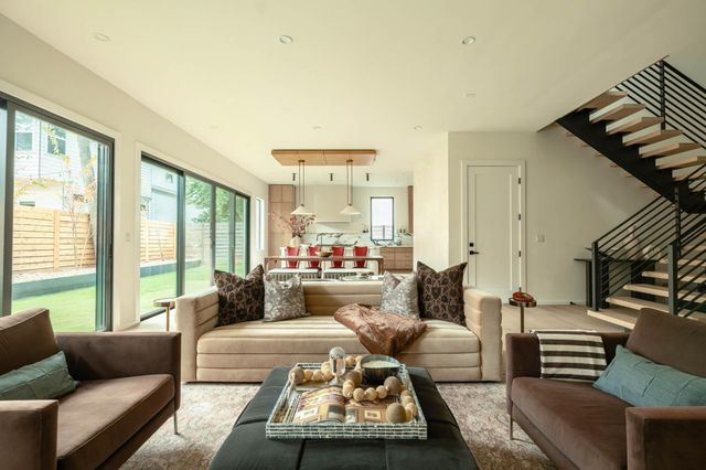 1003 Juanita ST, Austin, TX 78704