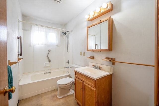 222 Ridgefield Dr, Hempfield Twp, PA 15601