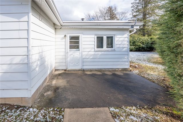 222 Ridgefield Dr, Hempfield Twp, PA 15601