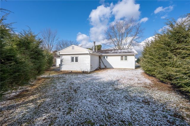 222 Ridgefield Dr, Hempfield Twp, PA 15601