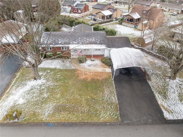 222 Ridgefield Dr, Hempfield Twp, PA 15601