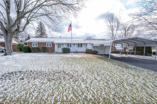 222 Ridgefield Dr, Hempfield Twp, PA 15601