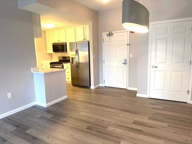 36 Village Road 306, Middleton, MA 01949