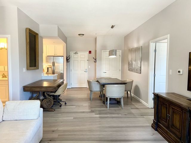 36 Village Road 306, Middleton, MA 01949