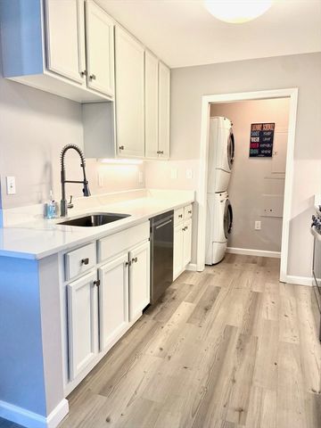 36 Village Road 306, Middleton, MA 01949