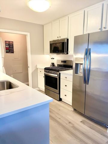 36 Village Road 306, Middleton, MA 01949