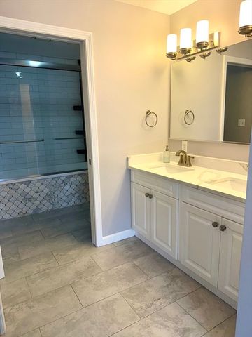 36 Village Road 306, Middleton, MA 01949