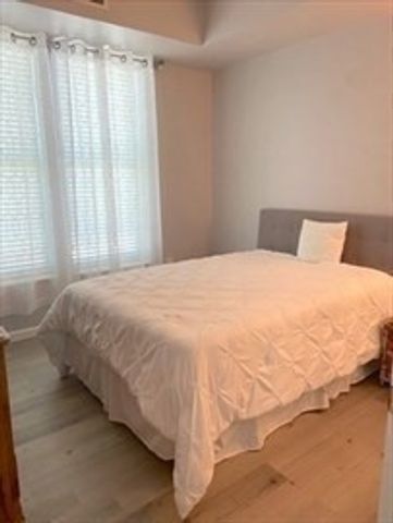 36 Village Road 306, Middleton, MA 01949