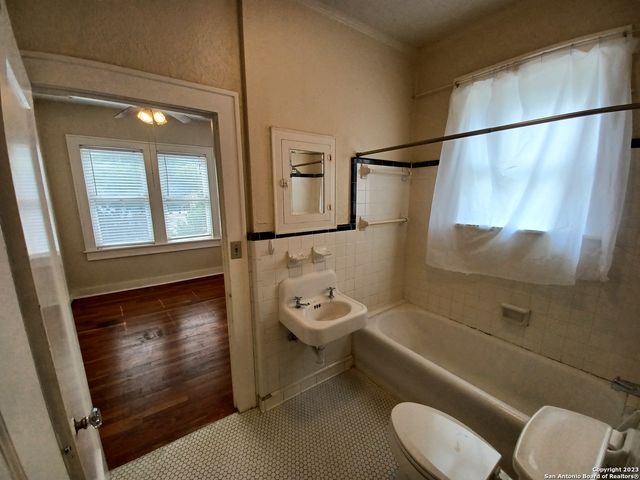 1910 Howard St Apt 12, San Antonio, TX 78212