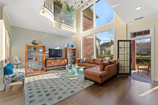 6 Hudson View Way, Tarrytown, NY 10591