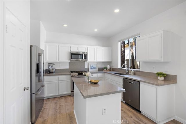 23 Amoret, Irvine, CA 92602