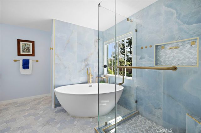 23 Amoret, Irvine, CA 92602