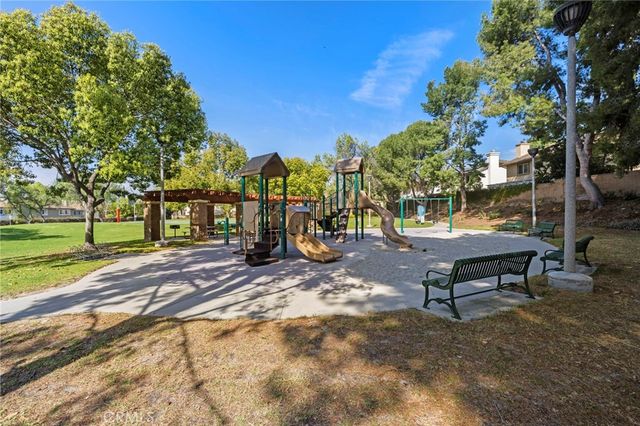 23 Amoret, Irvine, CA 92602