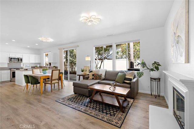 23 Amoret, Irvine, CA 92602