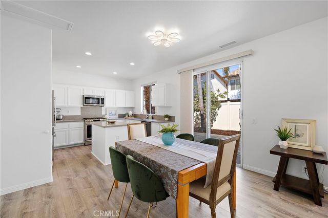 23 Amoret, Irvine, CA 92602