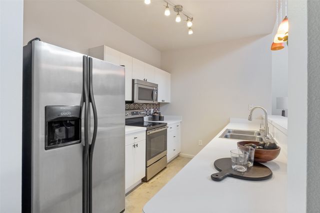 1725 N Fitzhugh Avenue, Dallas, TX 75204
