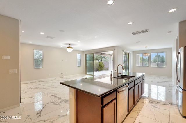 9719 W LOS GATOS Drive, Peoria, AZ 85383