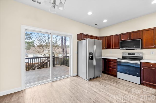 15558 Stronvar House Lane, Charlotte, NC 28277