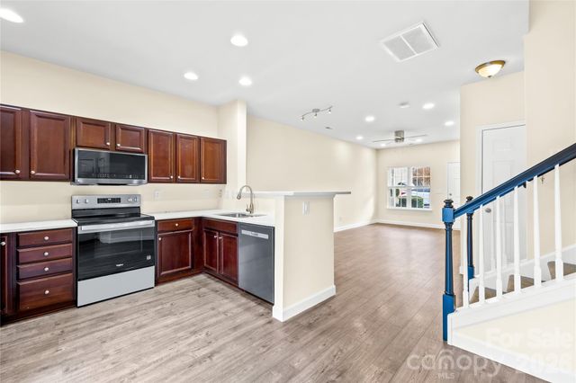 15558 Stronvar House Lane, Charlotte, NC 28277