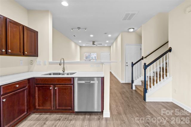 15558 Stronvar House Lane, Charlotte, NC 28277