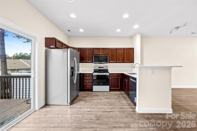 15558 Stronvar House Lane, Charlotte, NC 28277