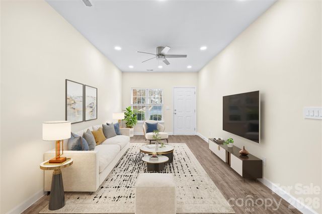 15558 Stronvar House Lane, Charlotte, NC 28277