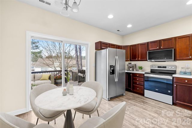 15558 Stronvar House Lane, Charlotte, NC 28277