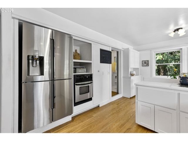 3435 Nw LURAY Ter, Portland, OR 97210