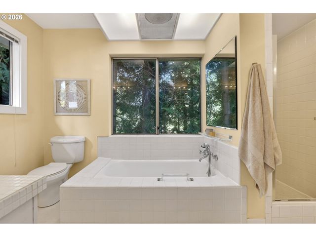 3435 Nw LURAY Ter, Portland, OR 97210