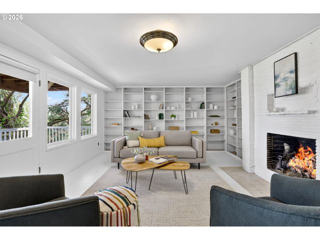 3435 Nw LURAY Ter, Portland, OR 97210