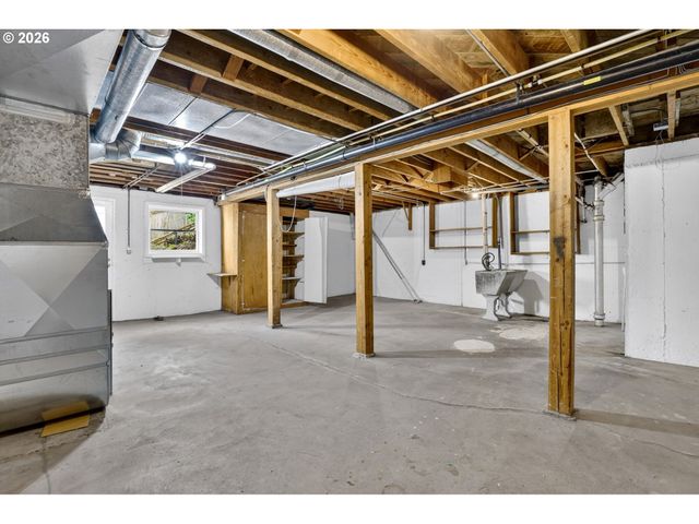 3435 Nw LURAY Ter, Portland, OR 97210