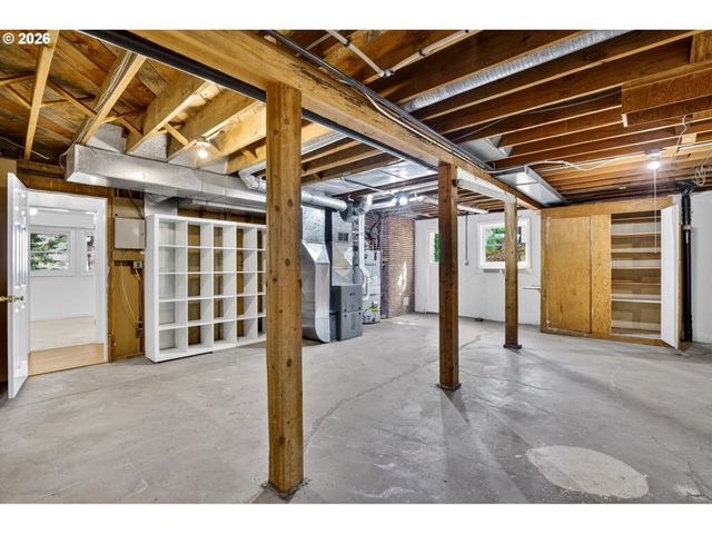 3435 Nw LURAY Ter, Portland, OR 97210