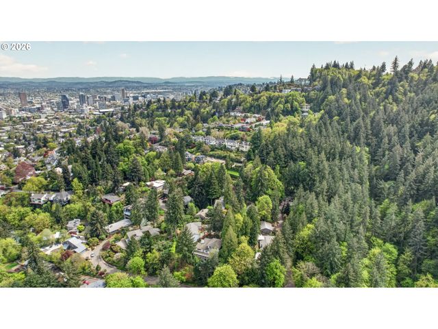 3435 Nw LURAY Ter, Portland, OR 97210