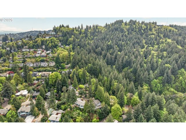 3435 Nw LURAY Ter, Portland, OR 97210