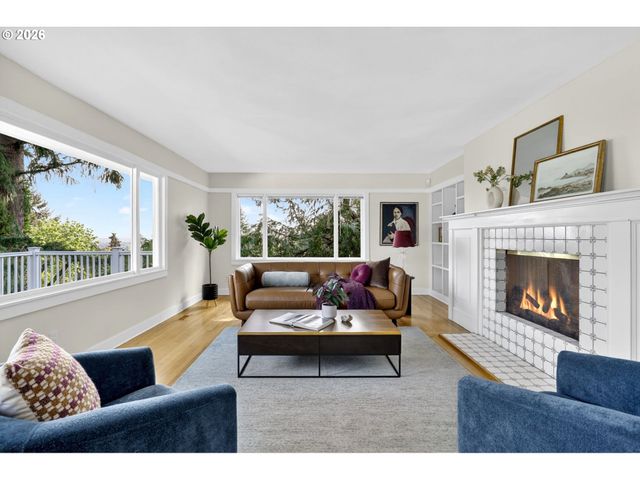 3435 Nw LURAY Ter, Portland, OR 97210