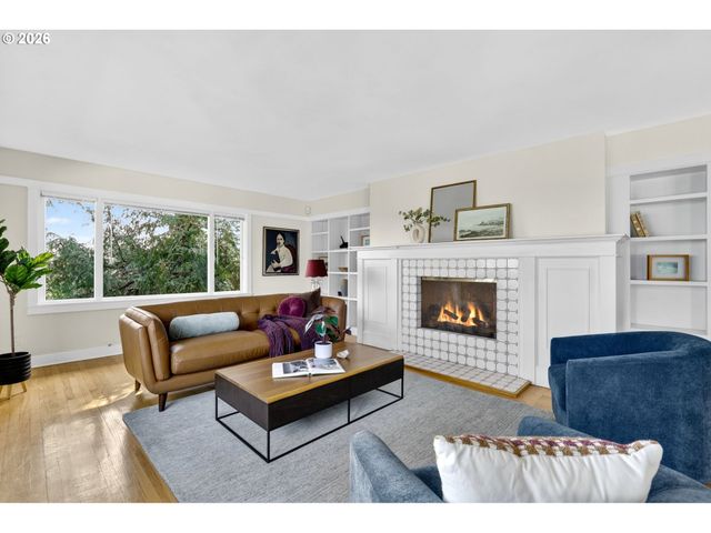 3435 Nw LURAY Ter, Portland, OR 97210