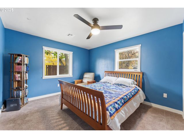 907 COWL St, Milton Freewater, OR 97862