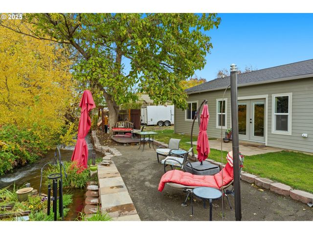 907 COWL St, Milton Freewater, OR 97862