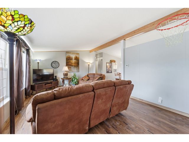 907 COWL St, Milton Freewater, OR 97862