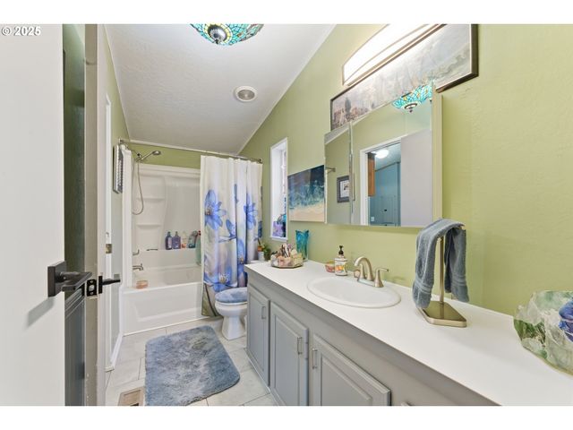 907 COWL St, Milton Freewater, OR 97862