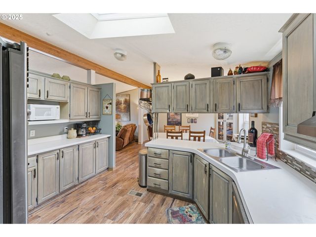 907 COWL St, Milton Freewater, OR 97862