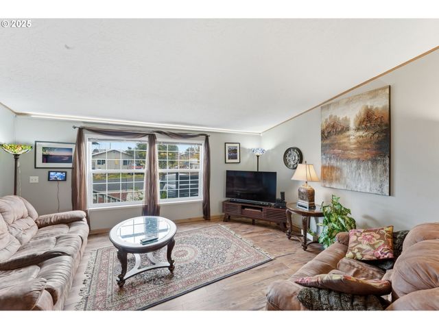 907 COWL St, Milton Freewater, OR 97862