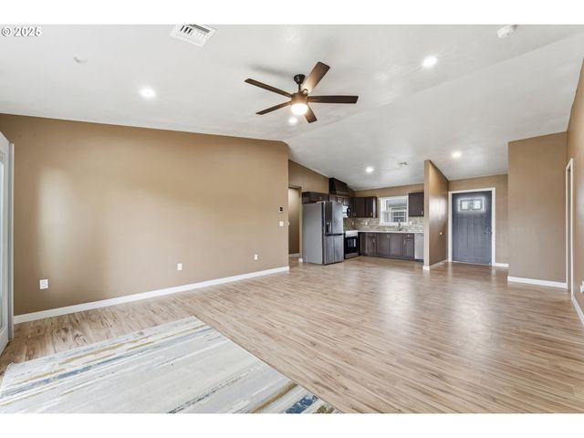 907 COWL St, Milton Freewater, OR 97862