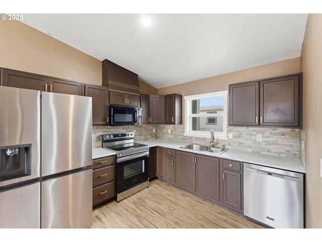 907 COWL St, Milton Freewater, OR 97862